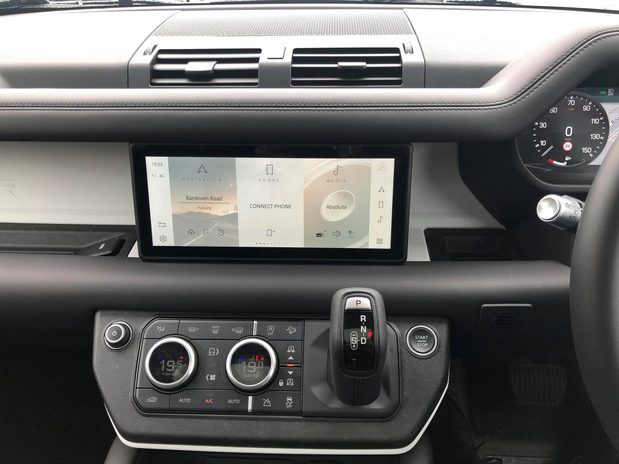 New Land Rover Defender infotainment system
