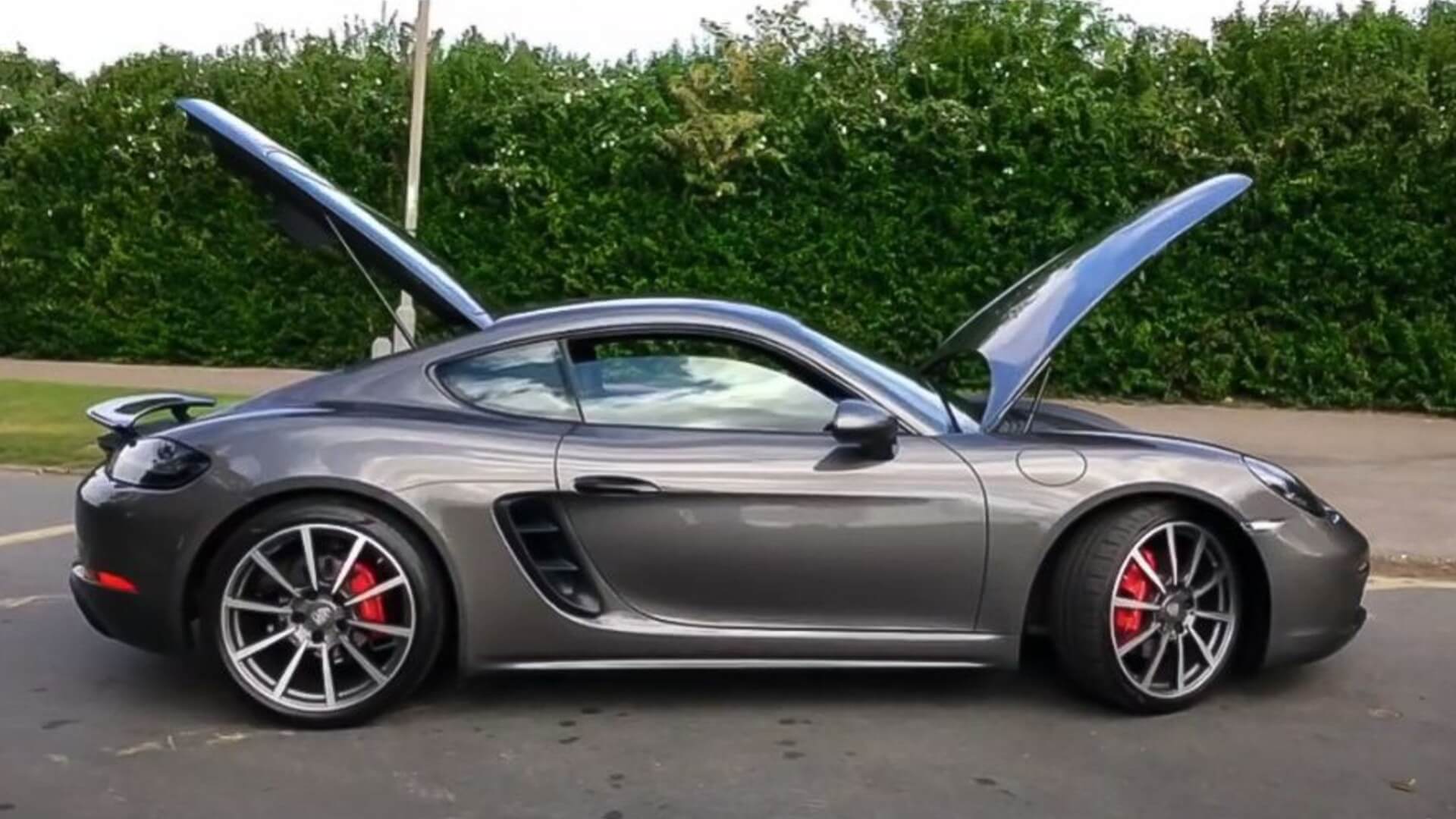 Porsche Cayman boot space and storage.