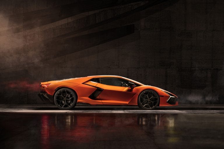 Lamborghini Revuelto exterior