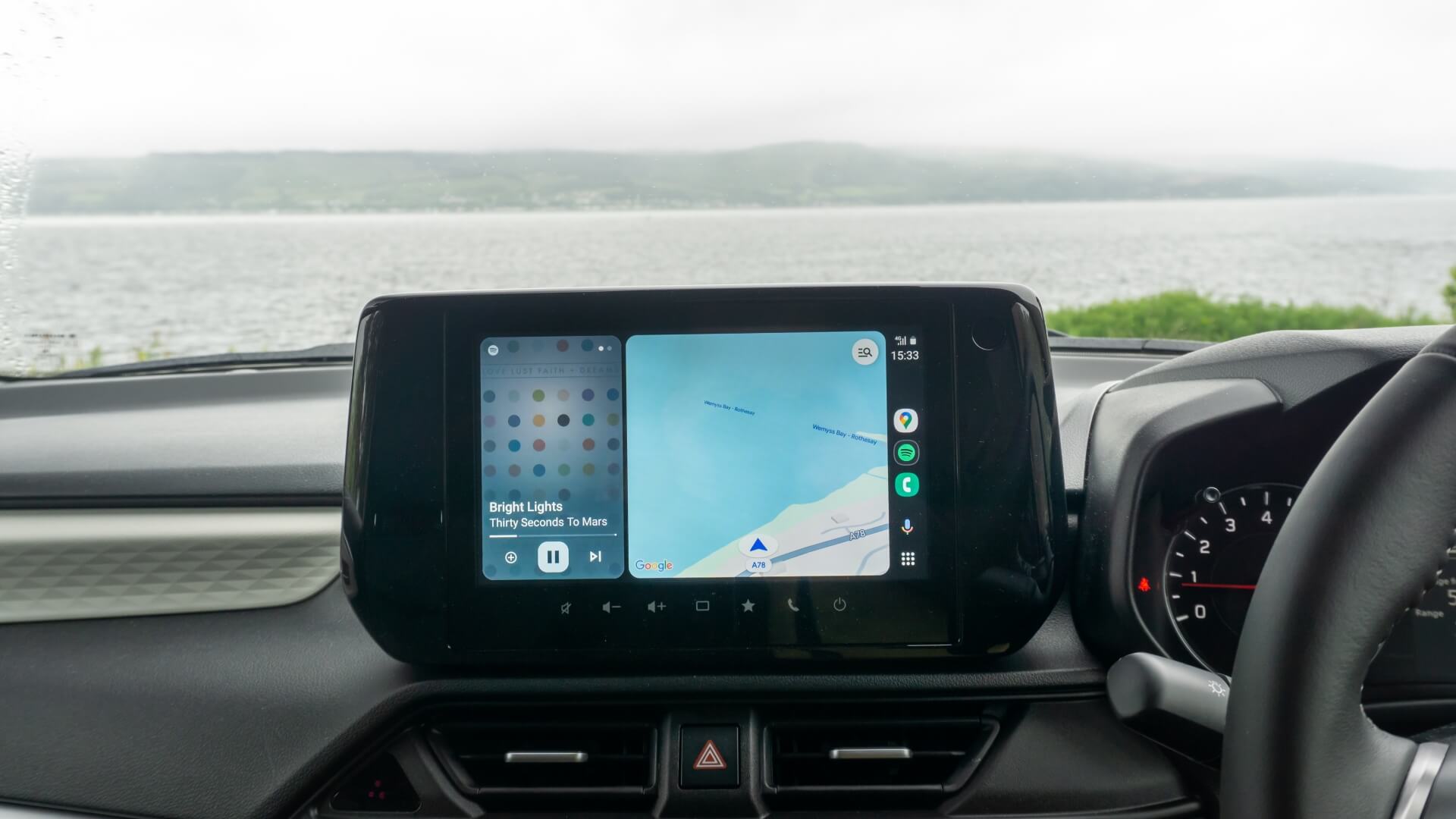 Suzuki Swift infotainment touchscreen