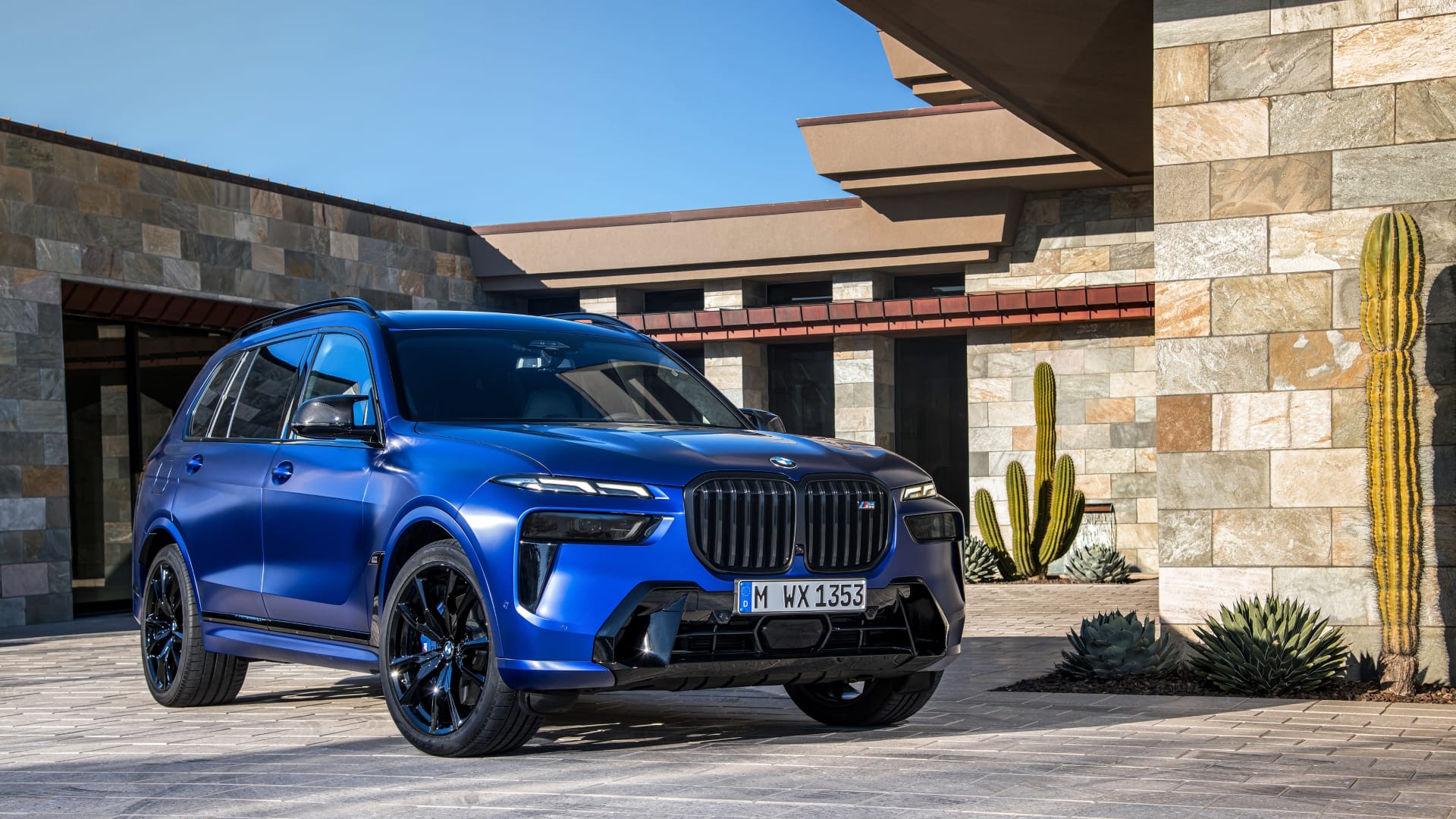 Blue BMW X7