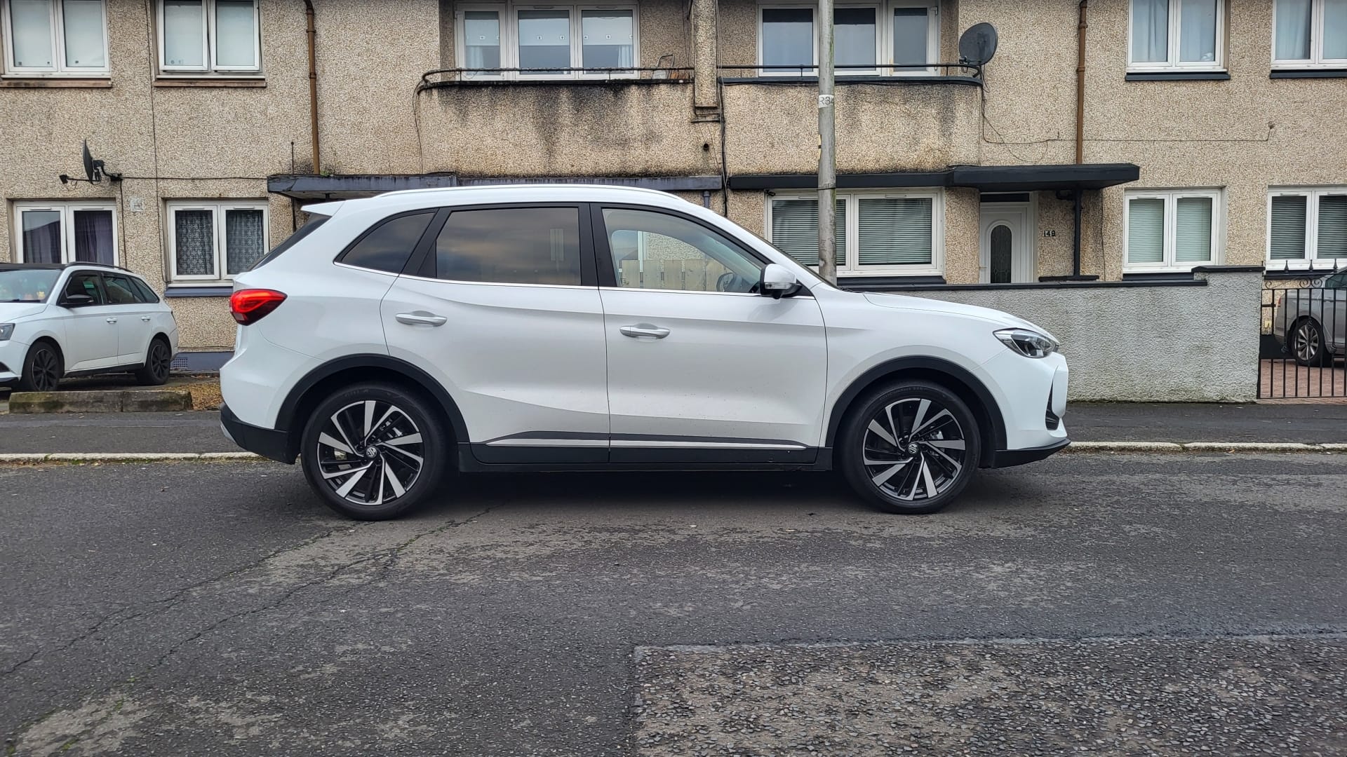 Side profile of the new MG ZS Trophy