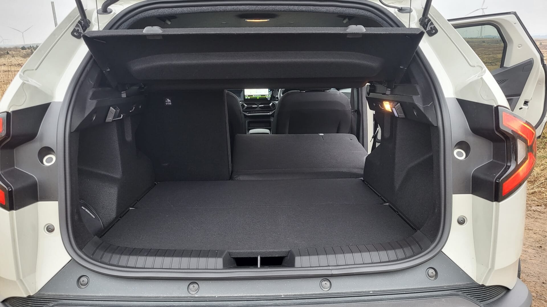 split folding seats in the 2025 Dacia Duster