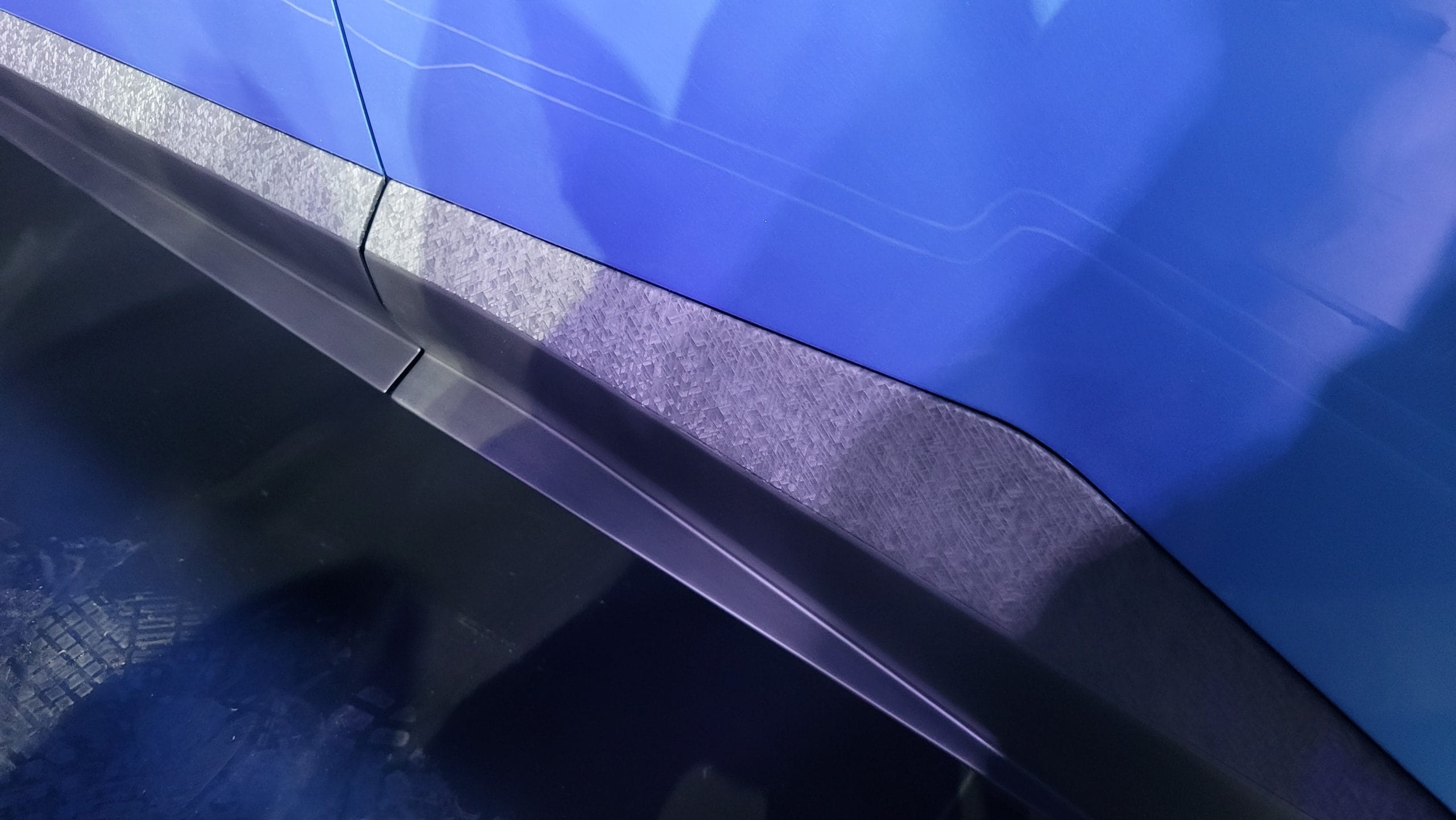 The Omoda 4 wears carbon fibre trim.