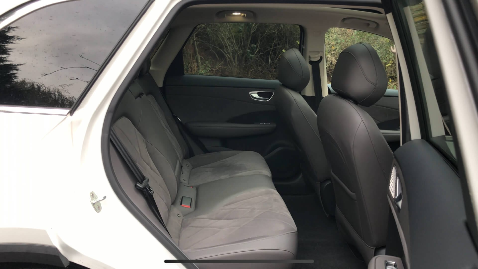 Photo of the rear seats in the MGS6