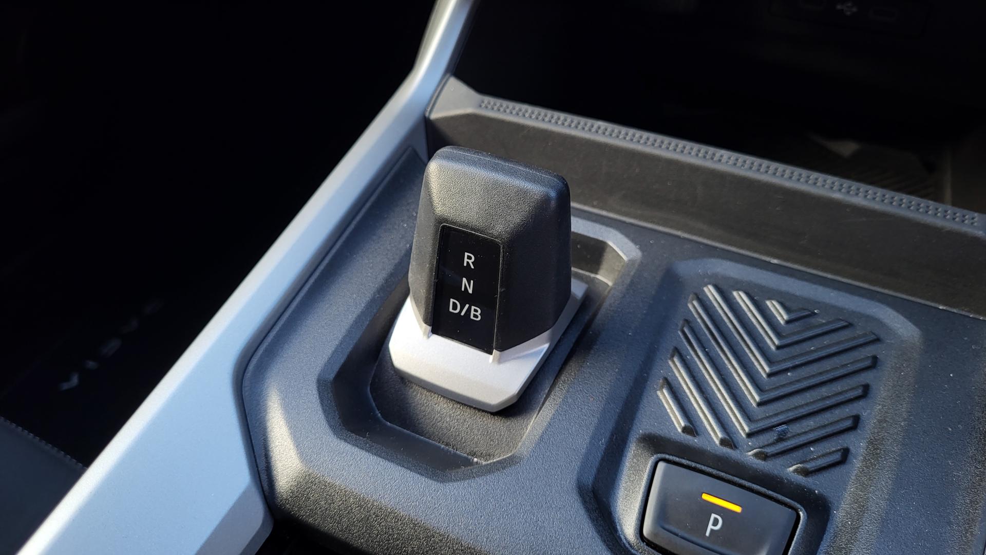 2026 Dacia Bigster gear toggle shifter.