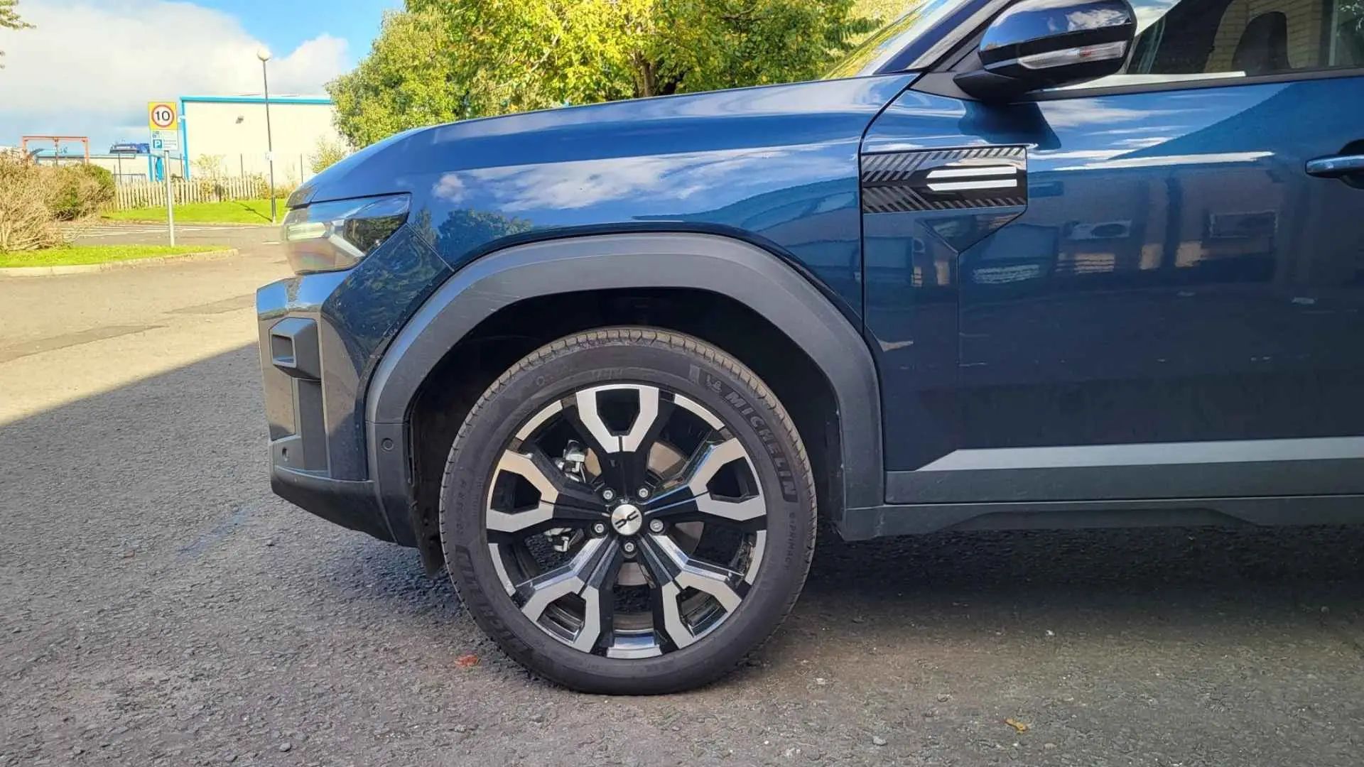Photo of the 2026 Dacia Bigster wheels.