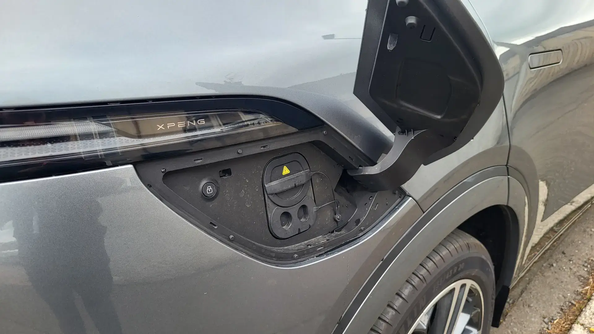 XPENG G6 charging port