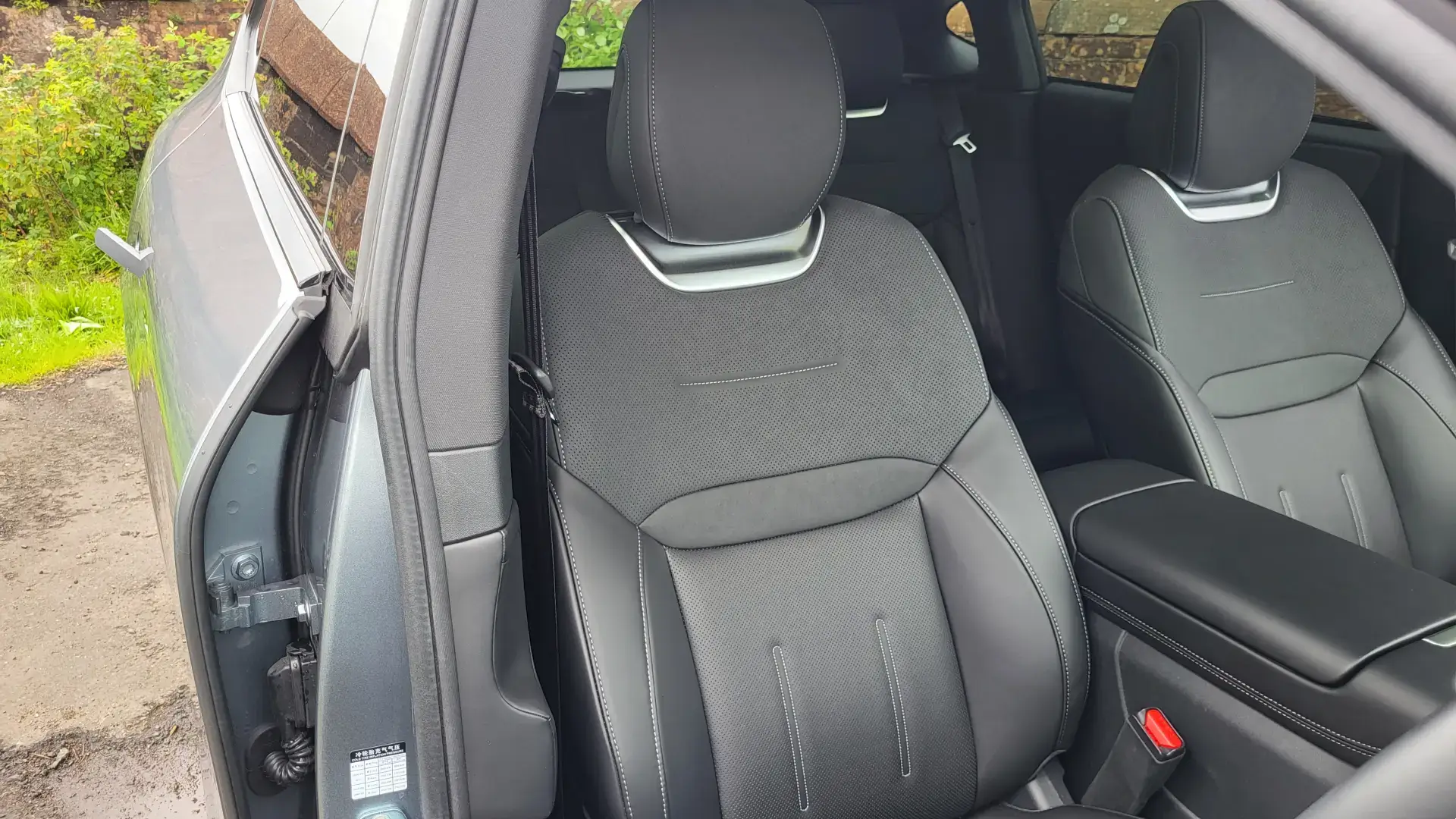 XPENG G6 front seats